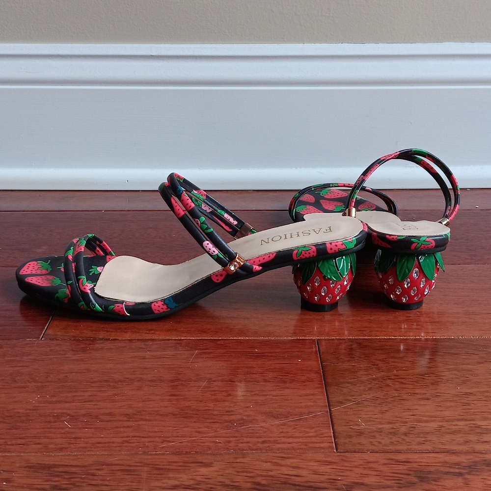 Strawberry Heel Sandals 🍓